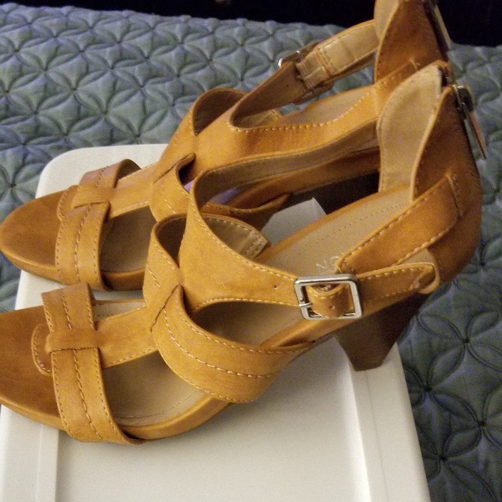 Shoes - Picture 2 of 3
